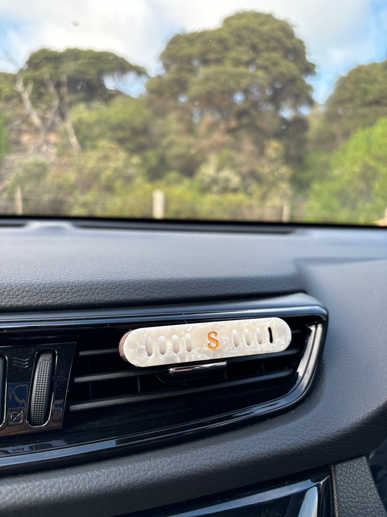Scentopia essential oil car diffuser in car