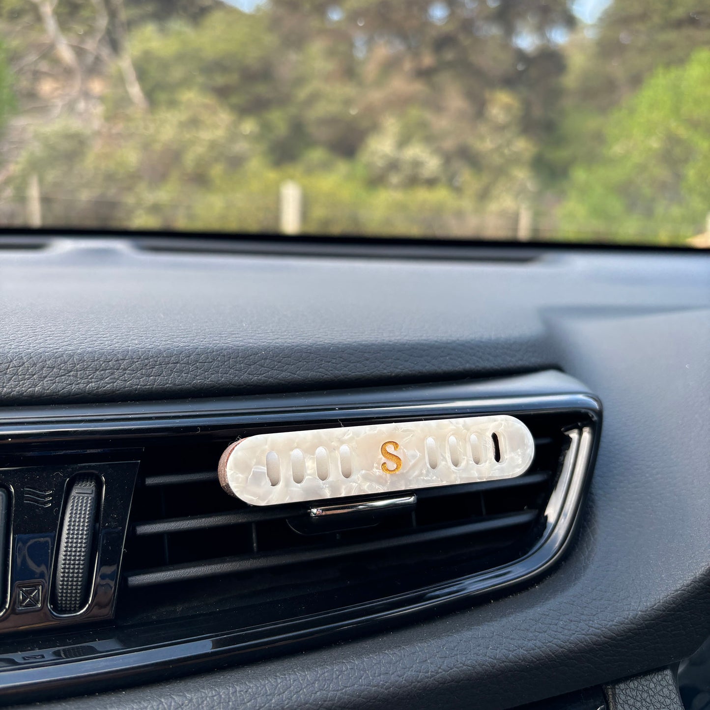 Scentopia Pearl car diffuser in car vent